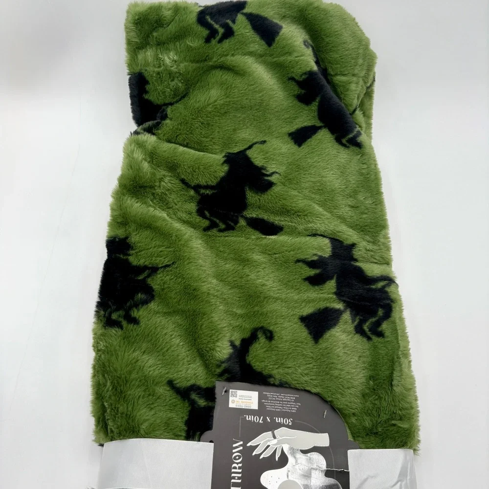 Faux‎ Fur Throw Blanket Green Black Wicked Witch Halloween 50 x 70 in